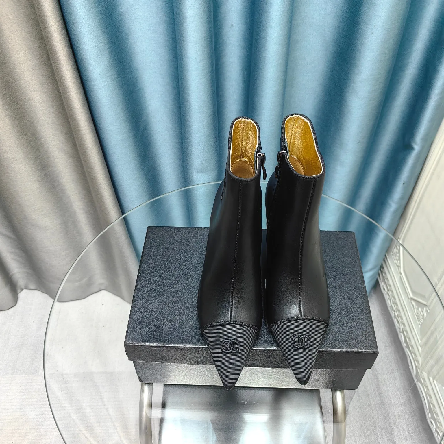 👟👟Ex-factory price 700👟👟Chanel 24B new pointed toe double C embroidered short boots Super handsome shoe shape😎 Cowhide upper, sheepskin lining, genuine leather outsole, 8cm heel height, Size: 35-39, other sizes can be customized